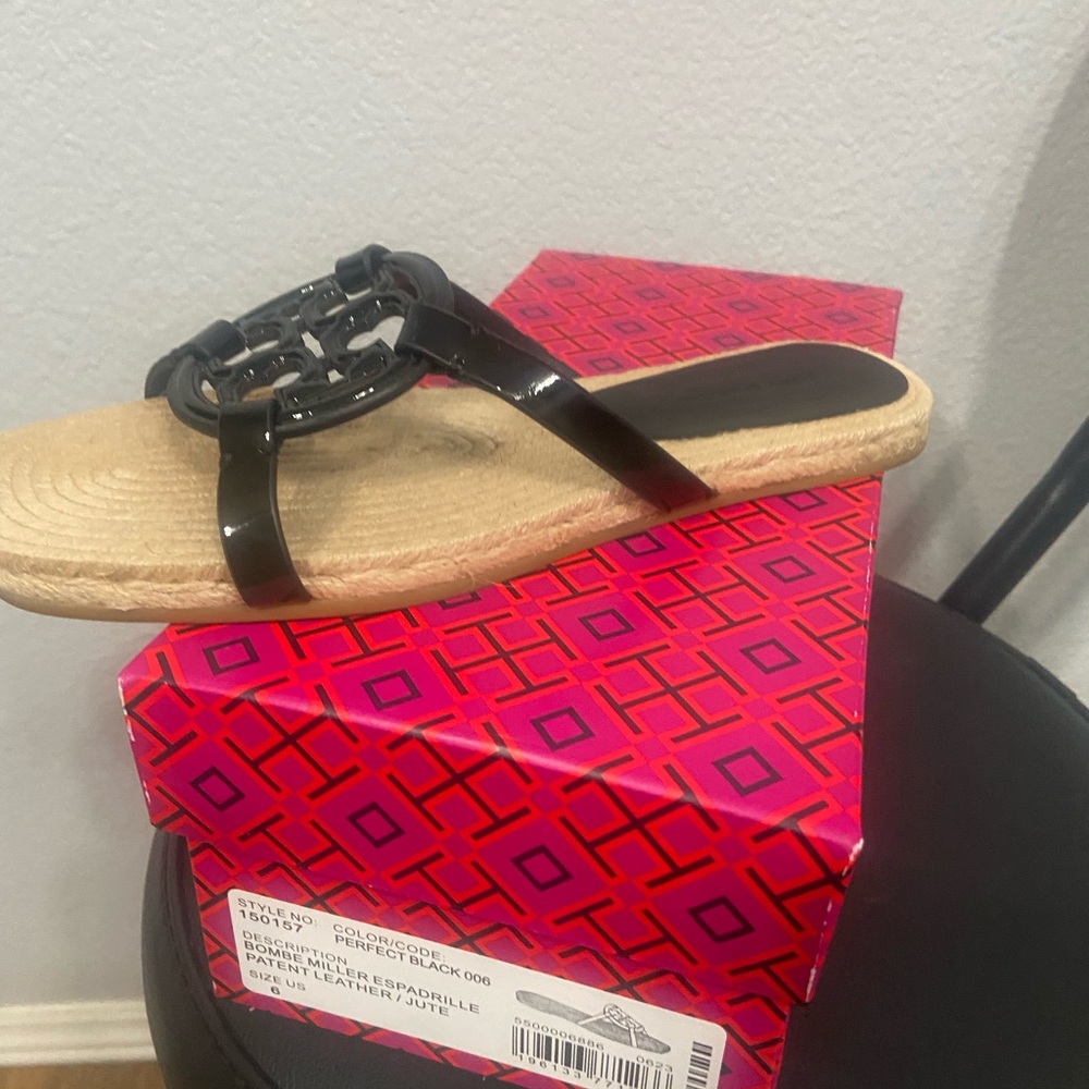 New authentic Tory Burch Bombe Miller Espadrille patent leather black sandals!
